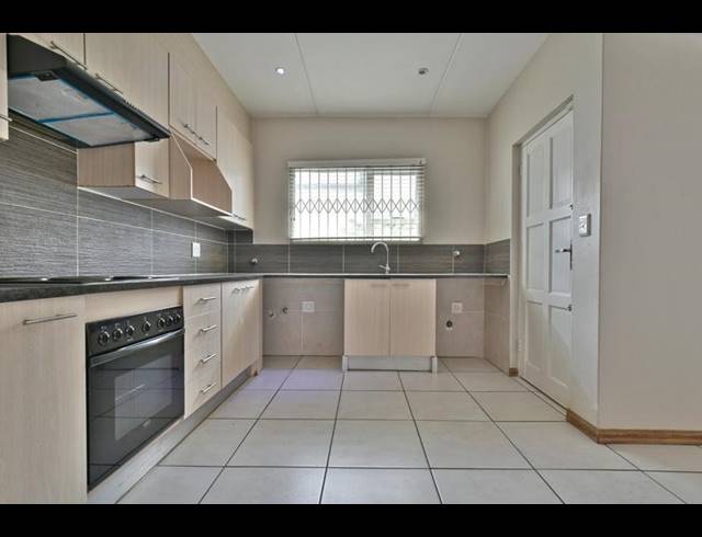 3 BEDROOM TOWNHOUSE FOR SALE IN HONEYDEW MANOR